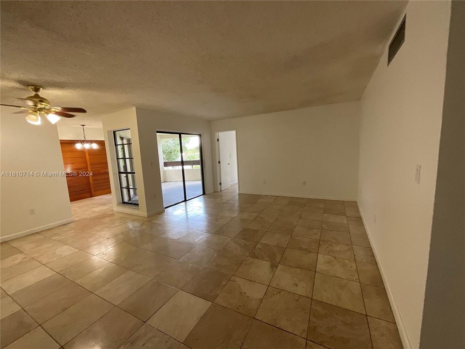 For Sale: $354,900 (2 beds, 2 baths, 1200 Square Feet)