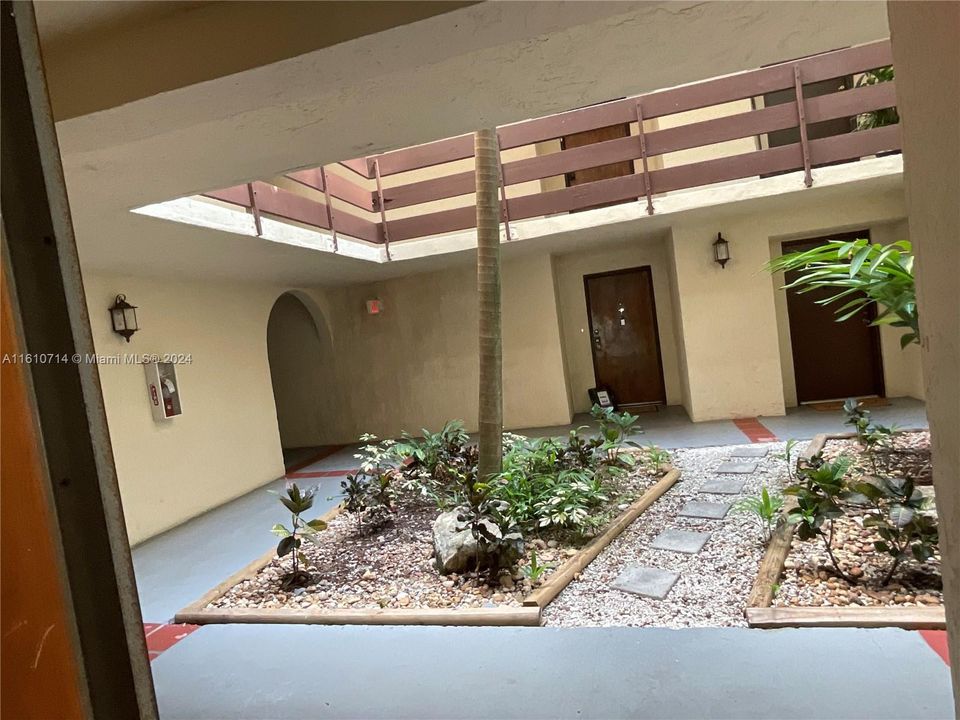 En Venta: $354,900 (2 camas, 2 baños, 1200 Pies cuadrados)