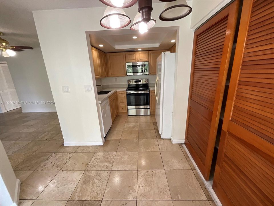 For Sale: $354,900 (2 beds, 2 baths, 1200 Square Feet)