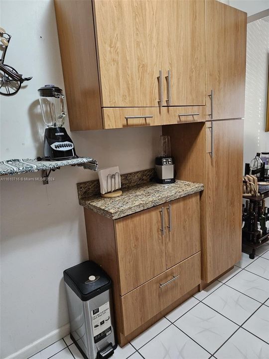 For Sale: $240,000 (2 beds, 1 baths, 953 Square Feet)