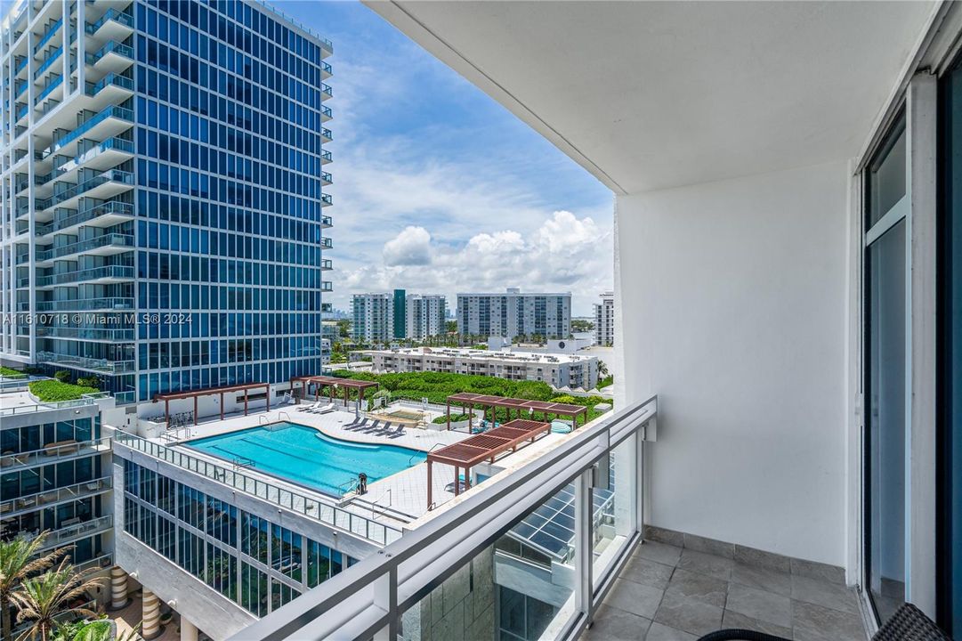 For Sale: $765,000 (1 beds, 1 baths, 662 Square Feet)