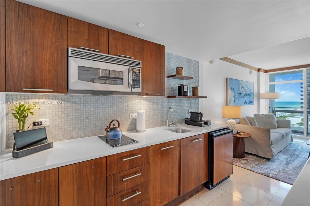 For Sale: $765,000 (1 beds, 1 baths, 662 Square Feet)