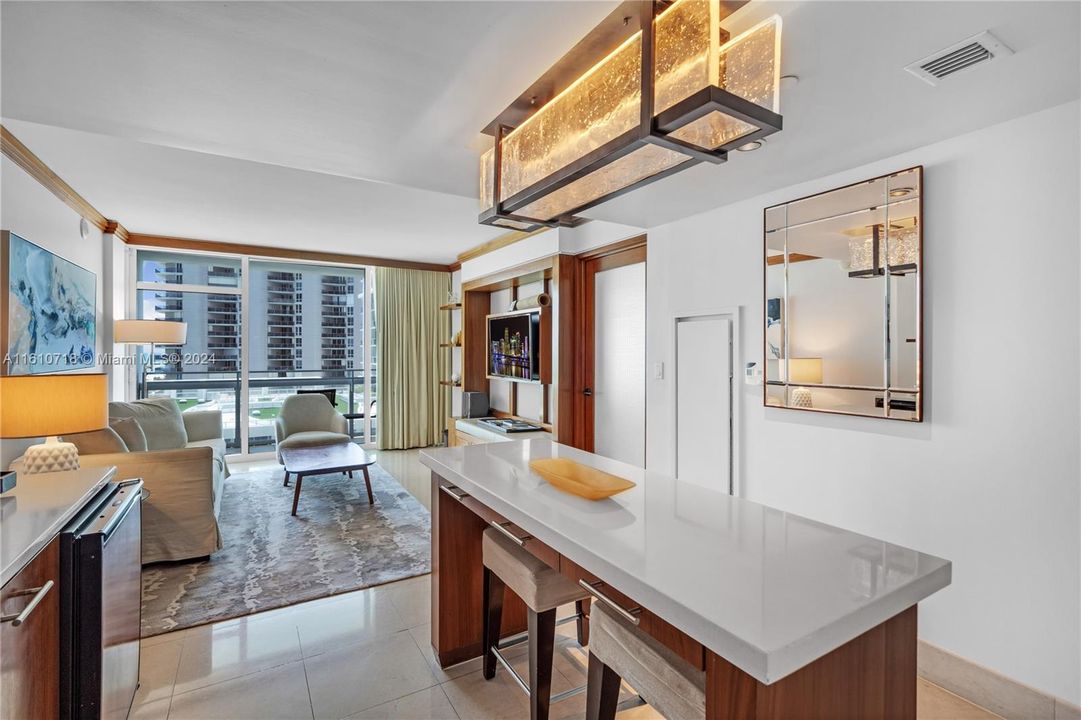 For Sale: $765,000 (1 beds, 1 baths, 662 Square Feet)