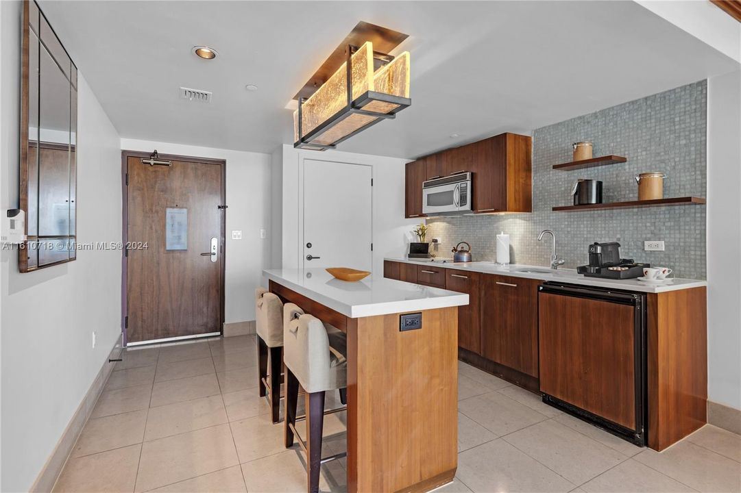 For Sale: $765,000 (1 beds, 1 baths, 780 Square Feet)