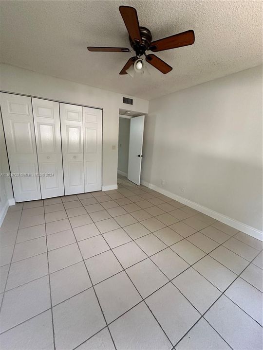 Active With Contract: $1,800 (2 beds, 2 baths, 986 Square Feet)