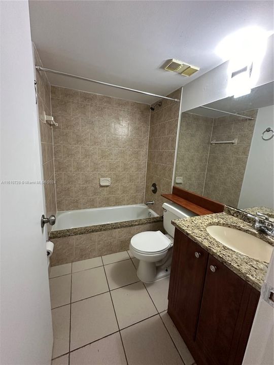 Active With Contract: $1,800 (2 beds, 2 baths, 986 Square Feet)