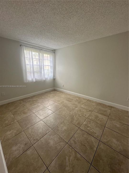 For Rent: $1,700 (2 beds, 1 baths, 903 Square Feet)