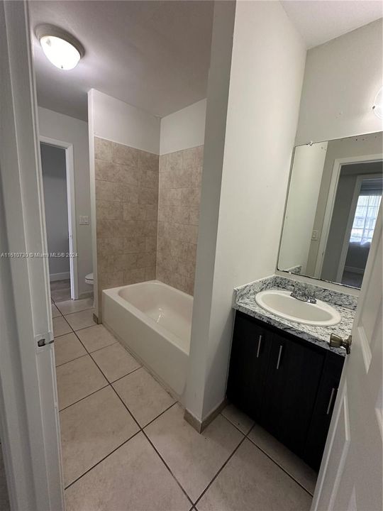 For Rent: $1,700 (2 beds, 1 baths, 903 Square Feet)