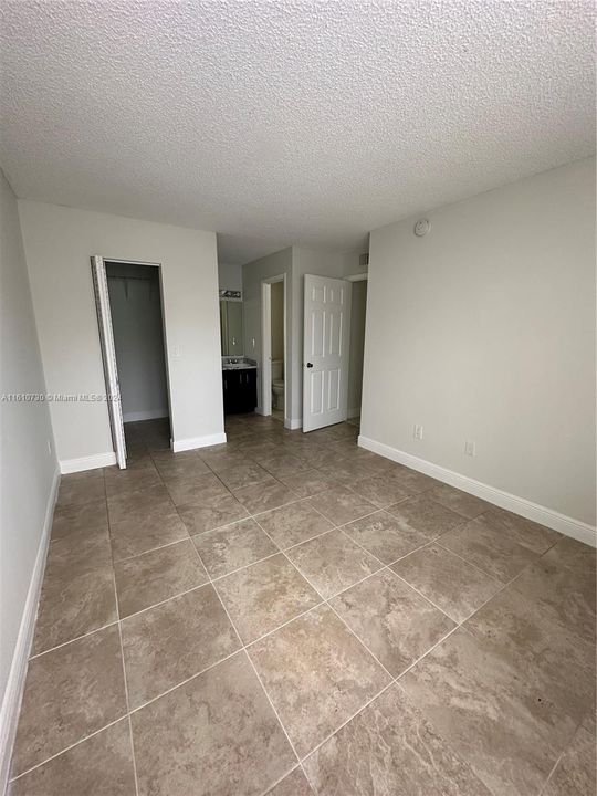 For Rent: $1,700 (2 beds, 1 baths, 903 Square Feet)