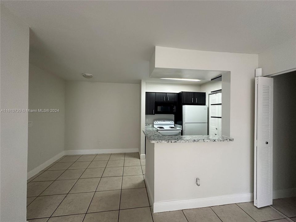 For Rent: $1,700 (2 beds, 1 baths, 903 Square Feet)