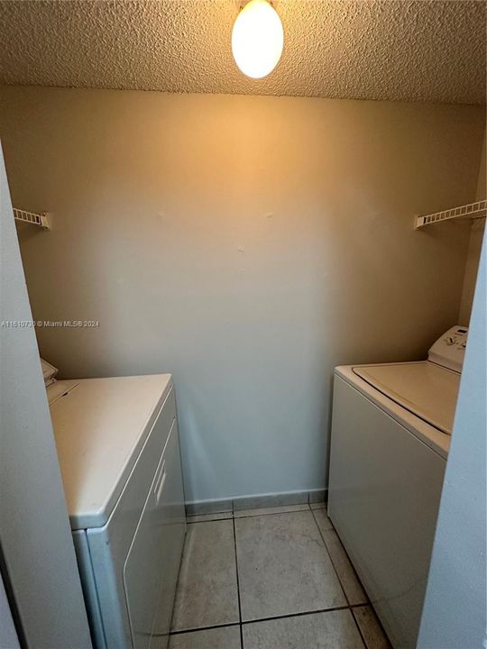 For Rent: $1,700 (2 beds, 1 baths, 903 Square Feet)