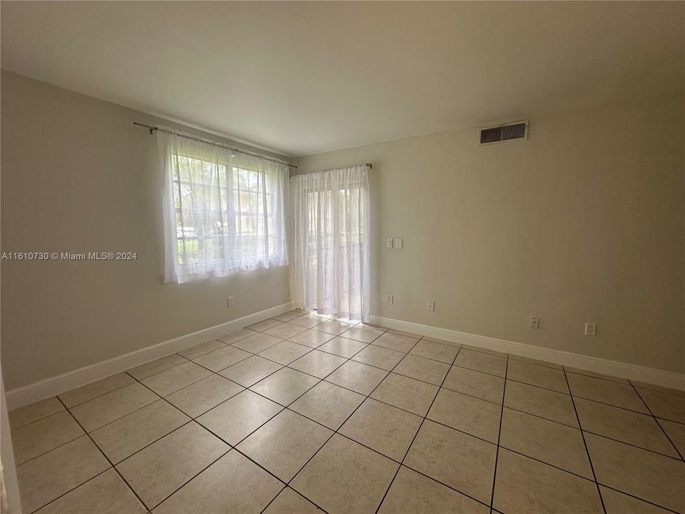 For Rent: $1,700 (2 beds, 1 baths, 903 Square Feet)