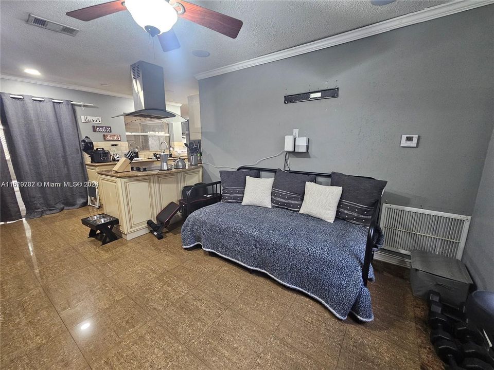 For Sale: $400,000 (2 beds, 2 baths, 1326 Square Feet)