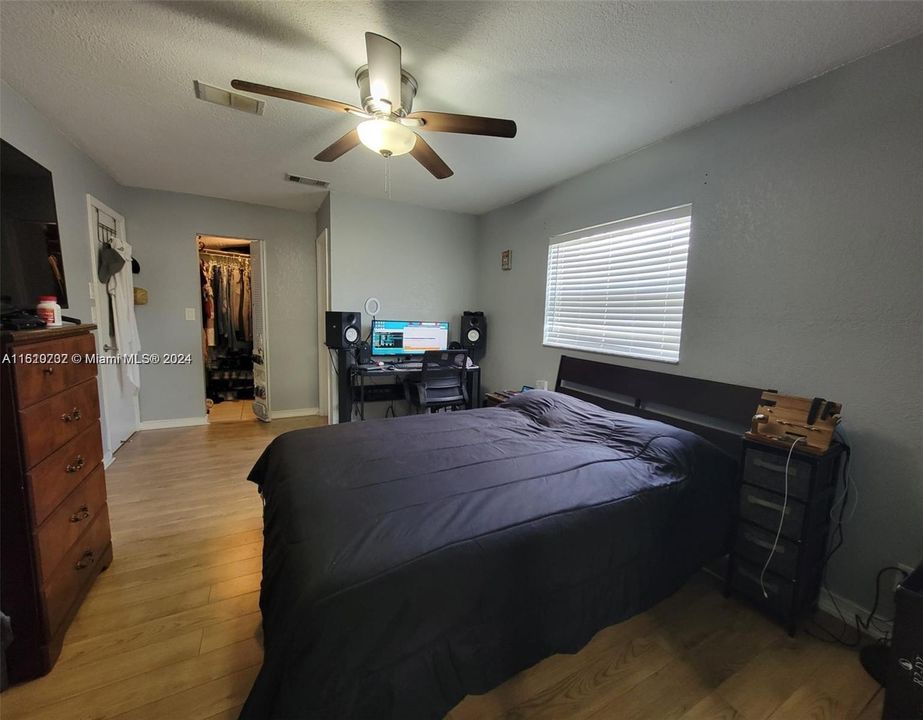 For Sale: $400,000 (2 beds, 2 baths, 1326 Square Feet)