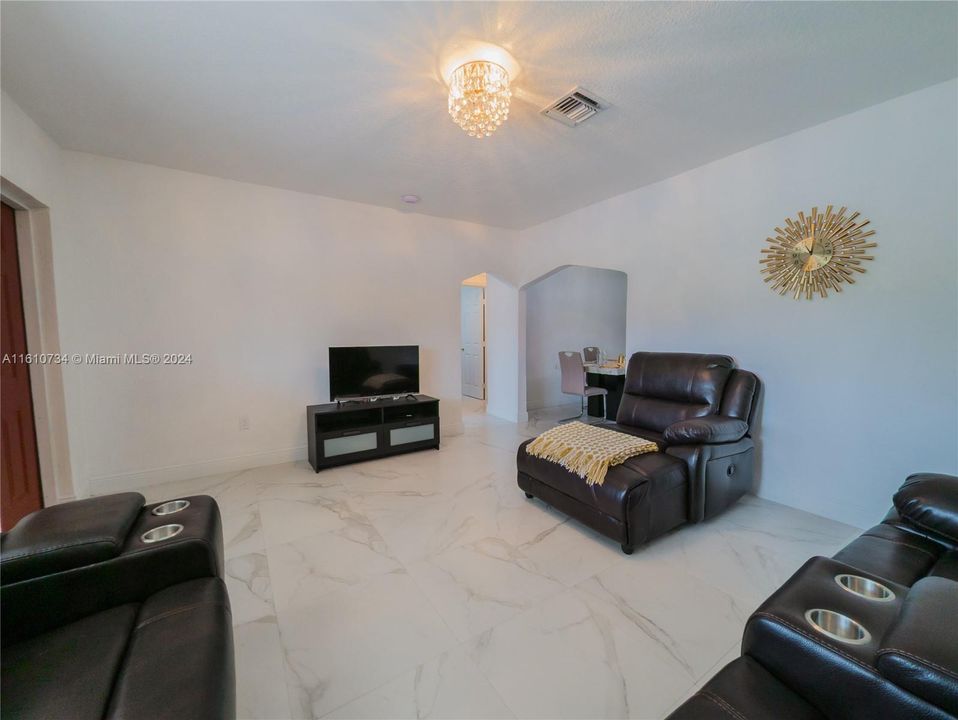 For Rent: $2,700 (2 beds, 2 baths, 946 Square Feet)