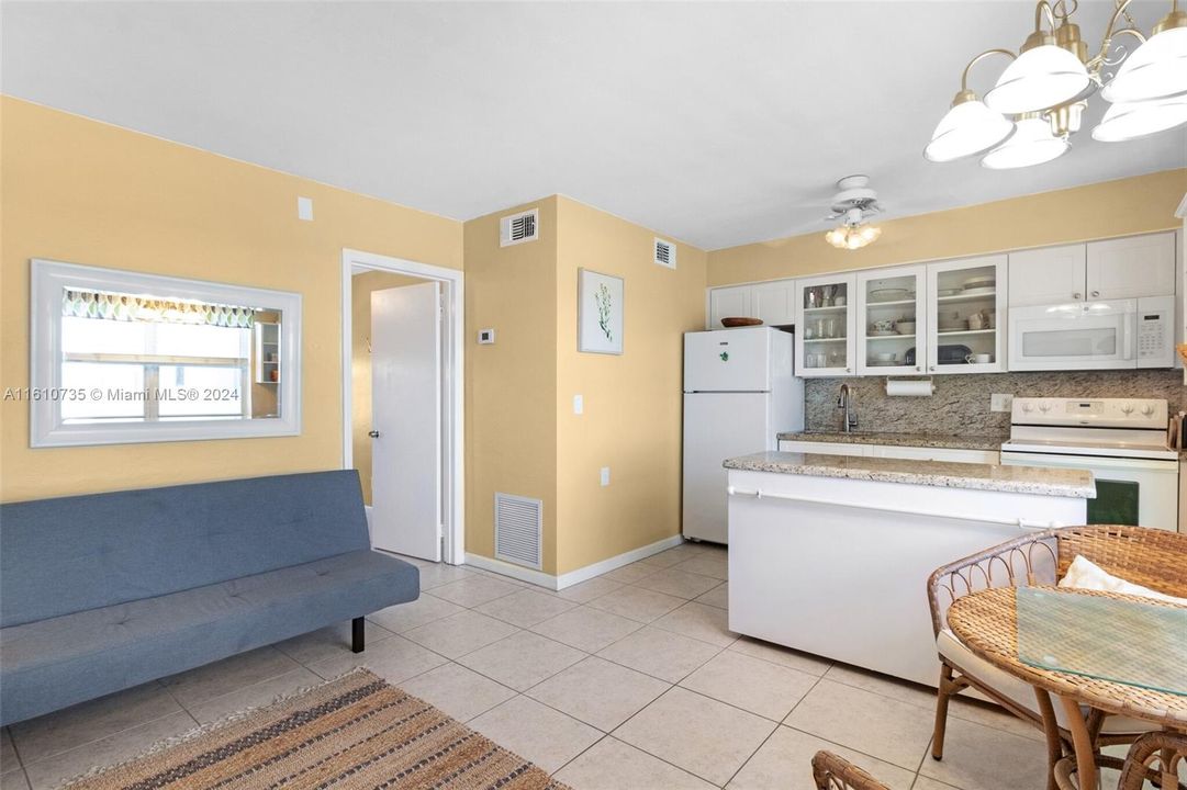 For Sale: $440,000 (1 beds, 1 baths, 500 Square Feet)