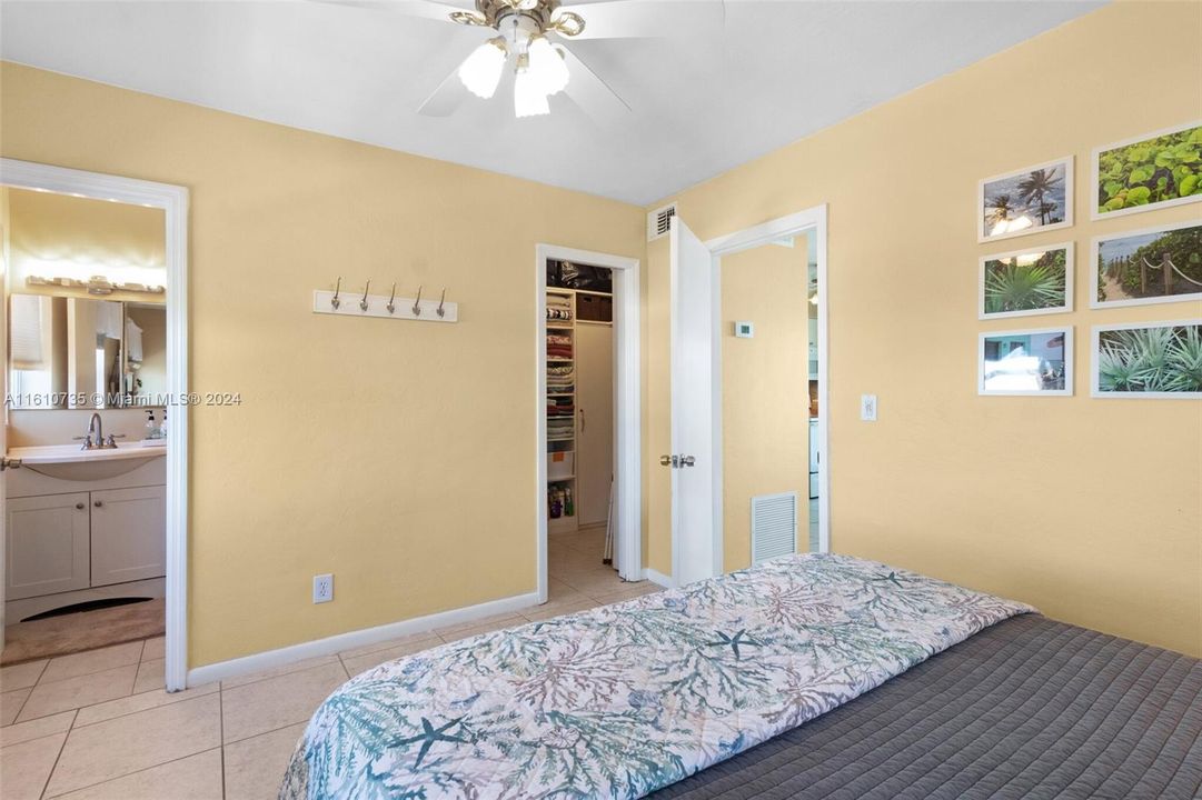 For Sale: $440,000 (1 beds, 1 baths, 500 Square Feet)