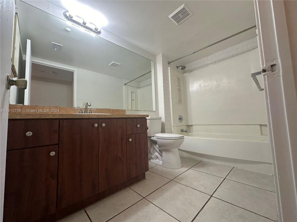 For Rent: $1,600 (1 beds, 1 baths, 720 Square Feet)