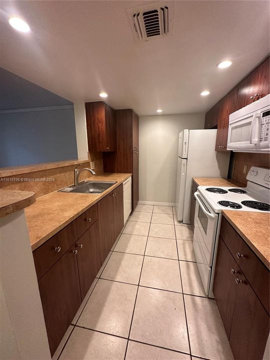 For Rent: $1,600 (1 beds, 1 baths, 720 Square Feet)