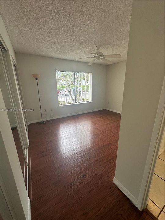 For Rent: $1,600 (1 beds, 1 baths, 720 Square Feet)