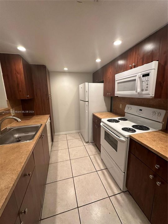 For Rent: $1,600 (1 beds, 1 baths, 720 Square Feet)