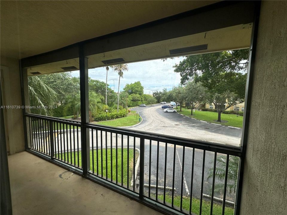 Active With Contract: $1,500 (1 beds, 1 baths, 785 Square Feet)