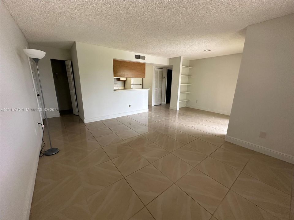 Active With Contract: $1,500 (1 beds, 1 baths, 785 Square Feet)