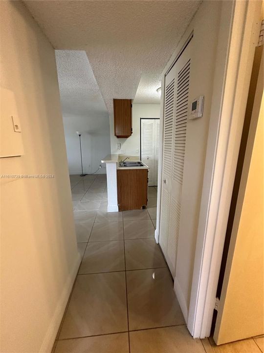 Active With Contract: $1,500 (1 beds, 1 baths, 785 Square Feet)