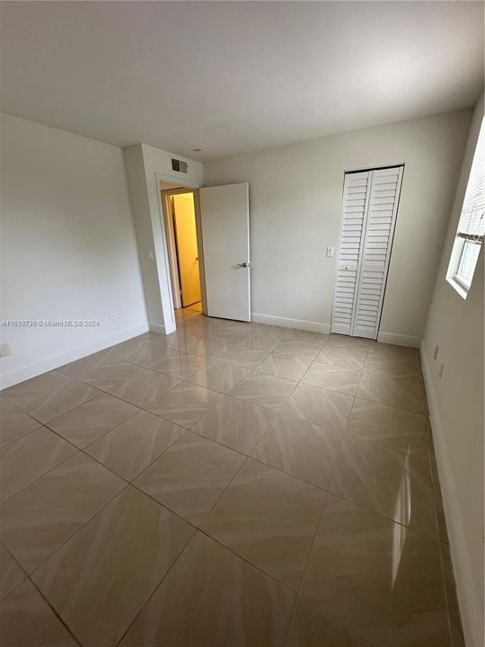 Active With Contract: $1,500 (1 beds, 1 baths, 785 Square Feet)