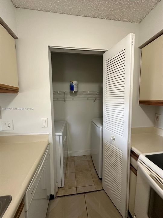 Active With Contract: $1,500 (1 beds, 1 baths, 785 Square Feet)