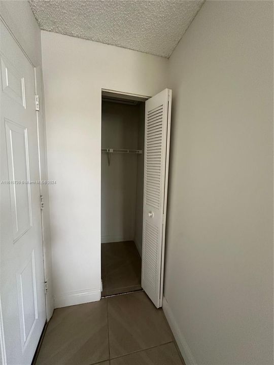 Active With Contract: $1,500 (1 beds, 1 baths, 785 Square Feet)