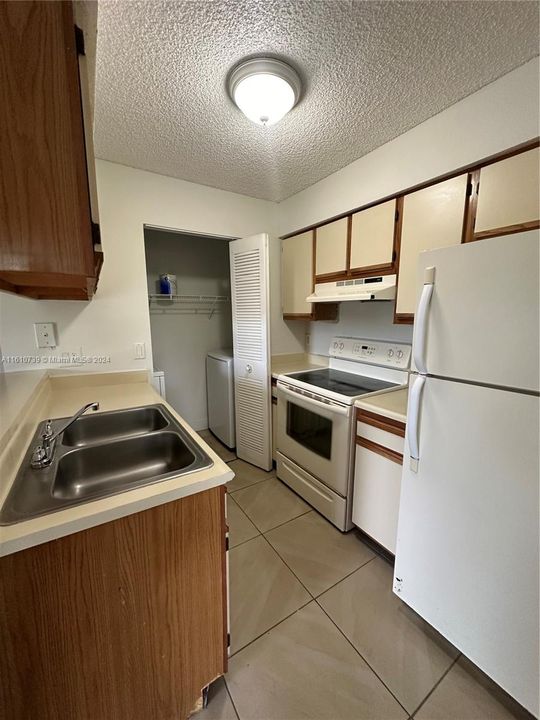 Active With Contract: $1,500 (1 beds, 1 baths, 785 Square Feet)