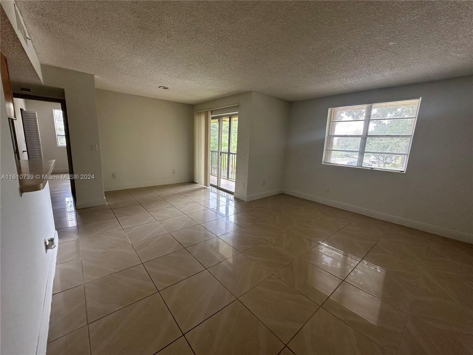 Active With Contract: $1,500 (1 beds, 1 baths, 785 Square Feet)