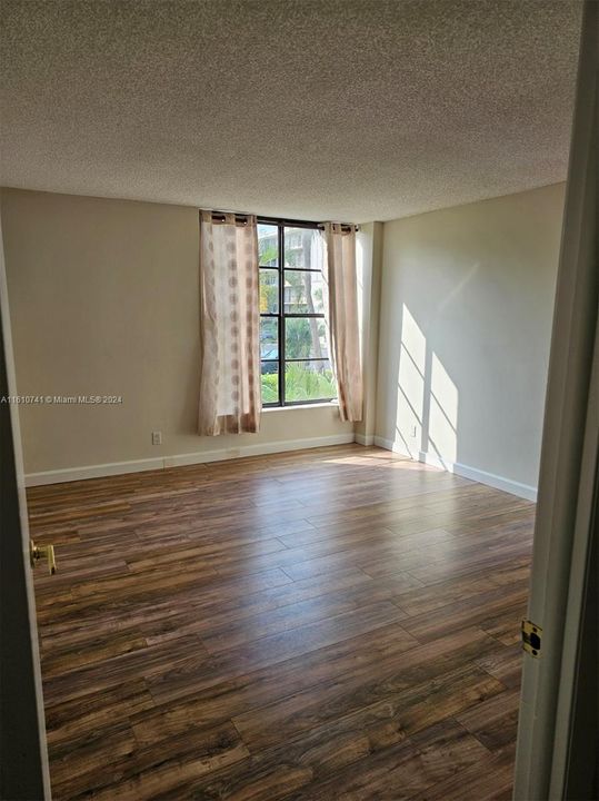 For Sale: $360,000 (2 beds, 2 baths, 1130 Square Feet)