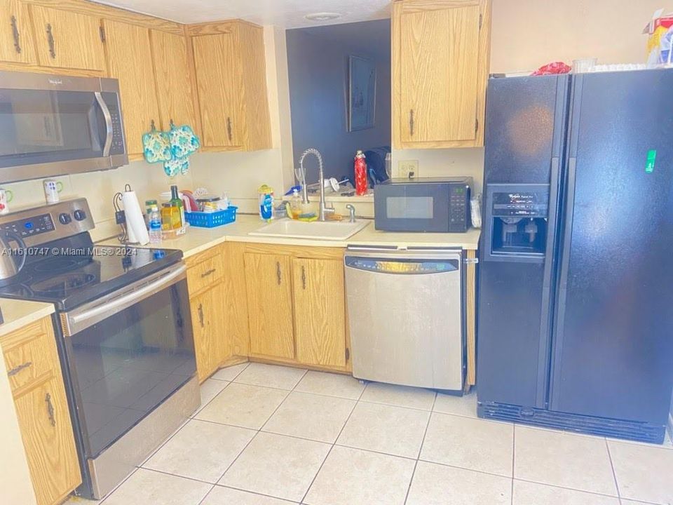 For Sale: $165,000 (2 beds, 2 baths, 1000 Square Feet)