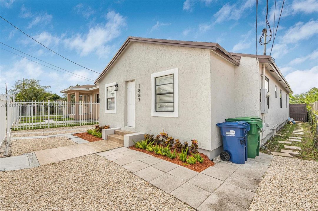 Recently Sold: $482,000 (3 beds, 2 baths, 1128 Square Feet)