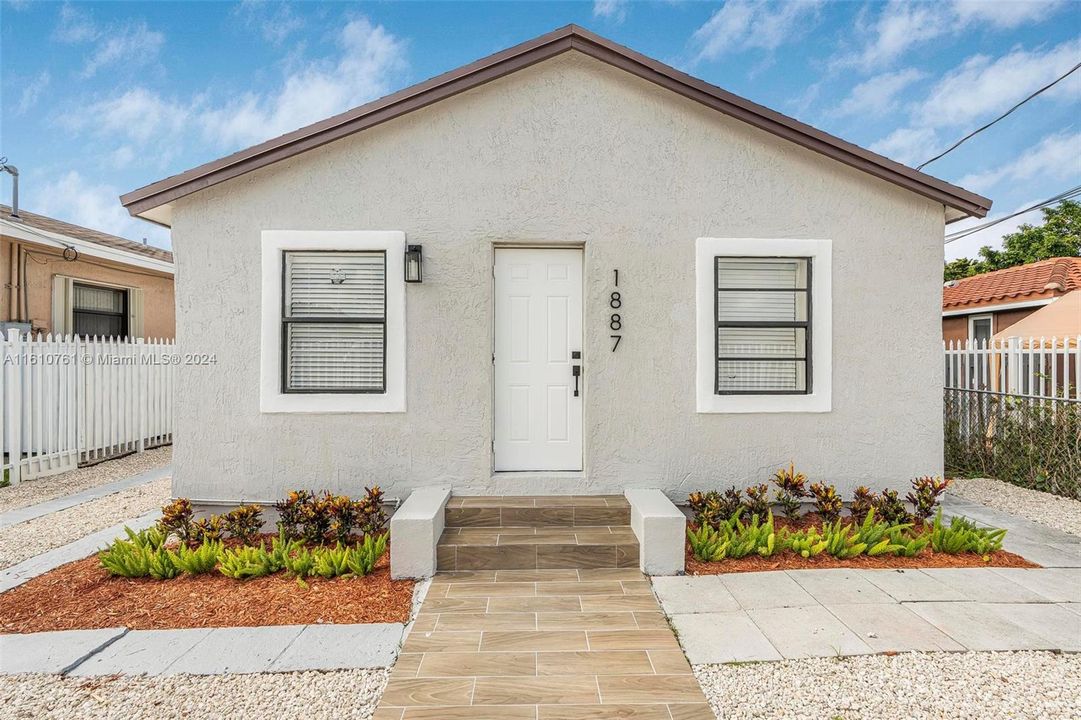 Recently Sold: $482,000 (3 beds, 2 baths, 1128 Square Feet)