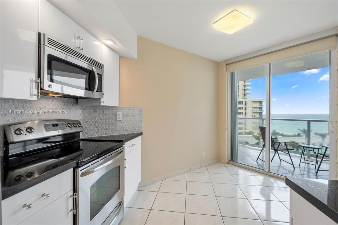 For Sale: $995,000 (2 beds, 2 baths, 1460 Square Feet)