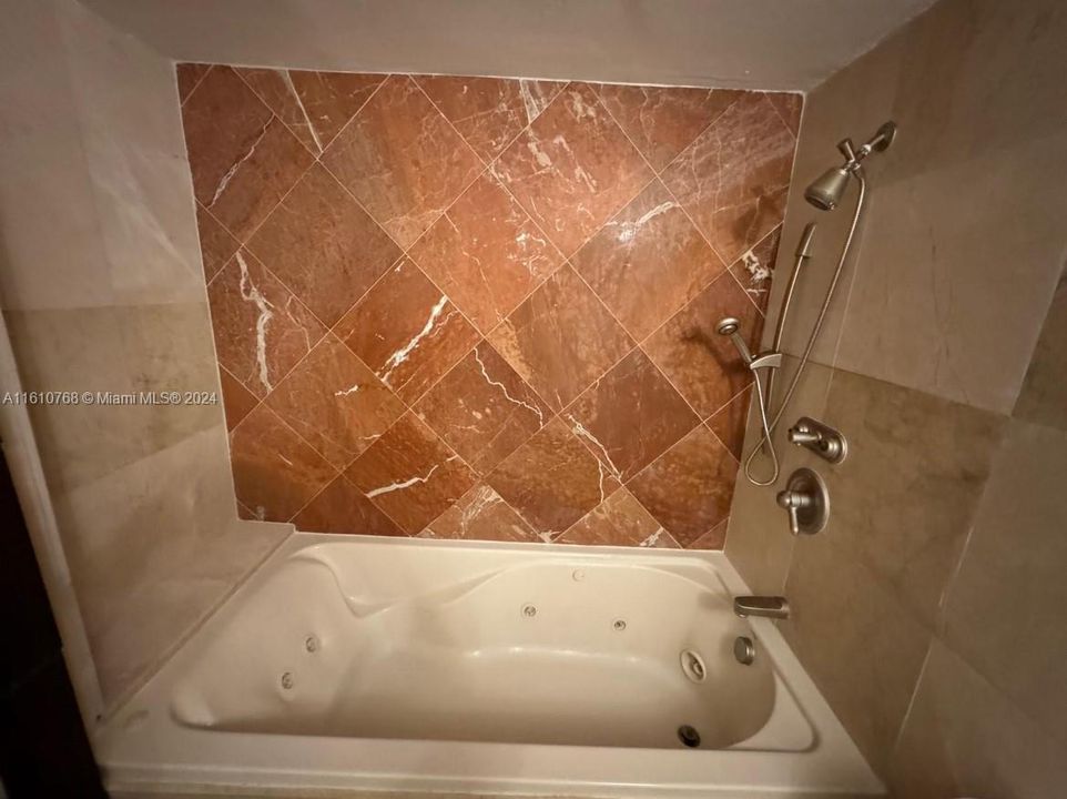 В аренду: $3,600 (2 спален, 2 ванн, 1326 Квадратных фут)