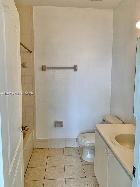 For Rent: $2,200 (3 beds, 2 baths, 1076 Square Feet)