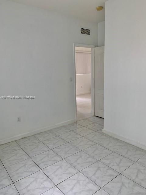 For Rent: $2,200 (3 beds, 2 baths, 1076 Square Feet)