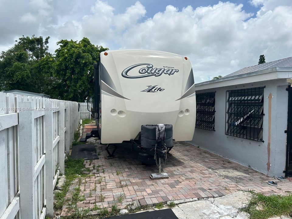 For Sale: $615,000 (3 beds, 2 baths, 1898 Square Feet)