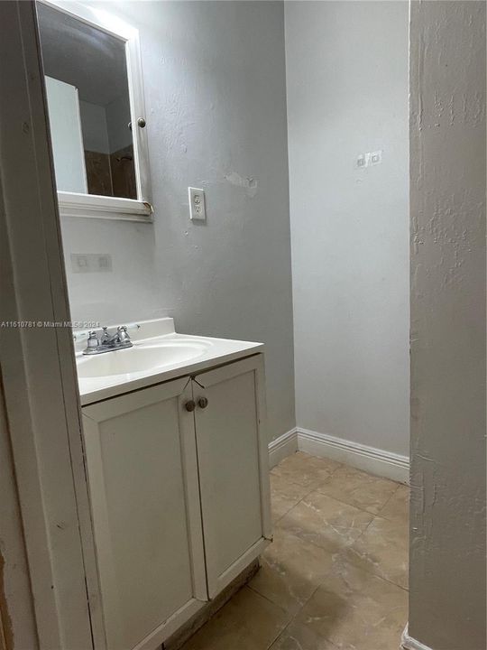 For Rent: $3,175 (4 beds, 3 baths, 1862 Square Feet)