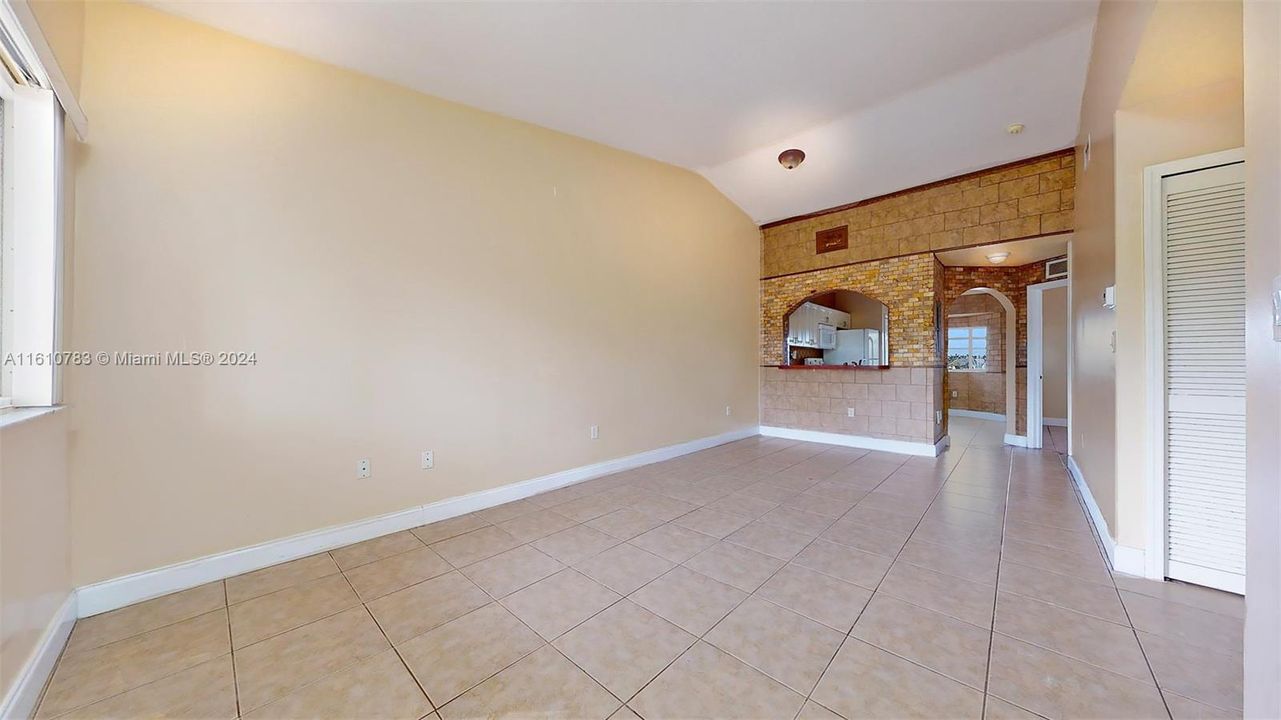 For Sale: $239,900 (2 beds, 2 baths, 910 Square Feet)