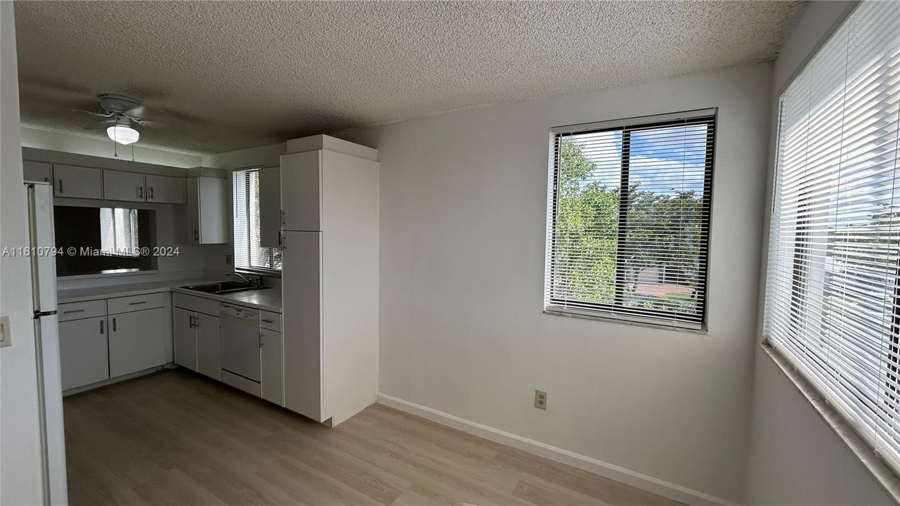 For Rent: $2,300 (2 beds, 2 baths, 1294 Square Feet)