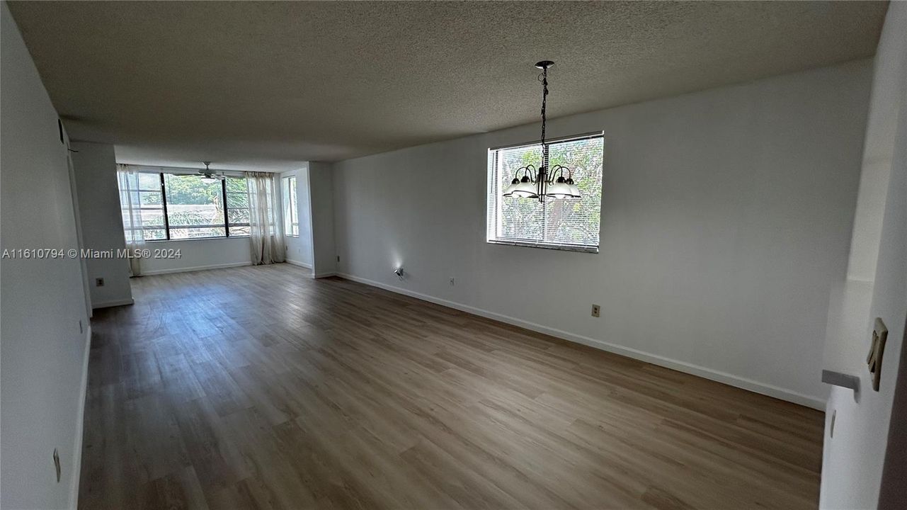 For Rent: $2,300 (2 beds, 2 baths, 1294 Square Feet)