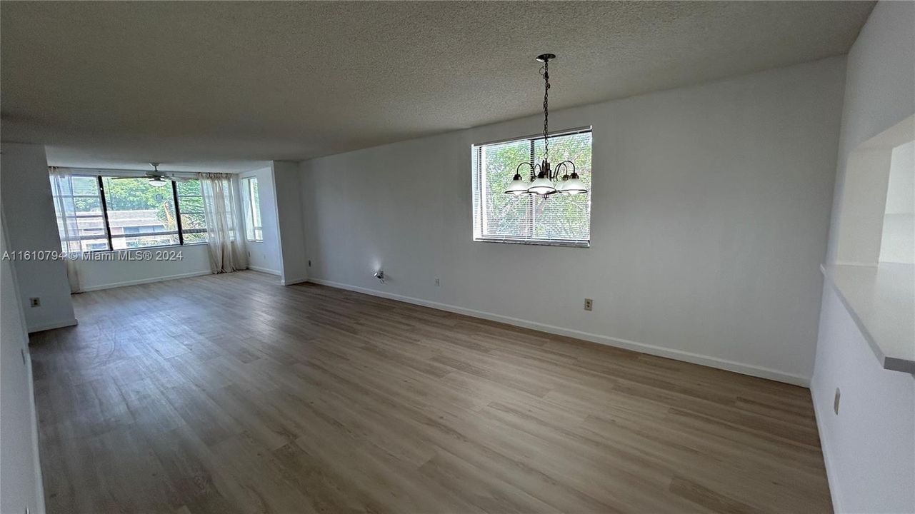 For Rent: $2,300 (2 beds, 2 baths, 1294 Square Feet)