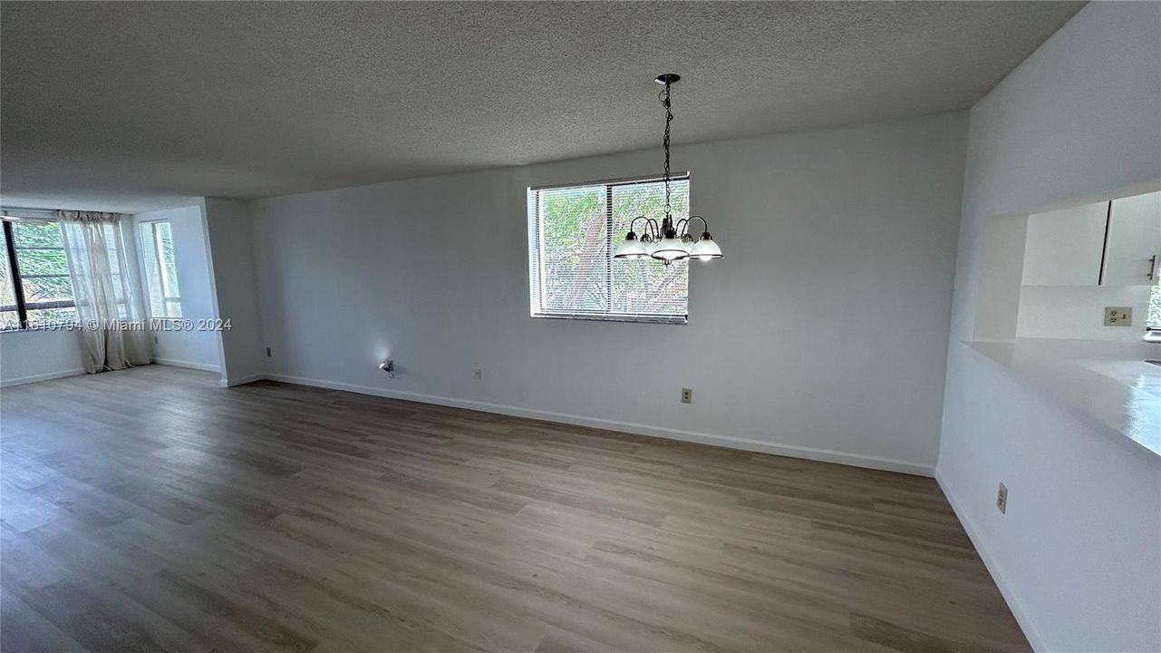 For Rent: $2,300 (2 beds, 2 baths, 1294 Square Feet)