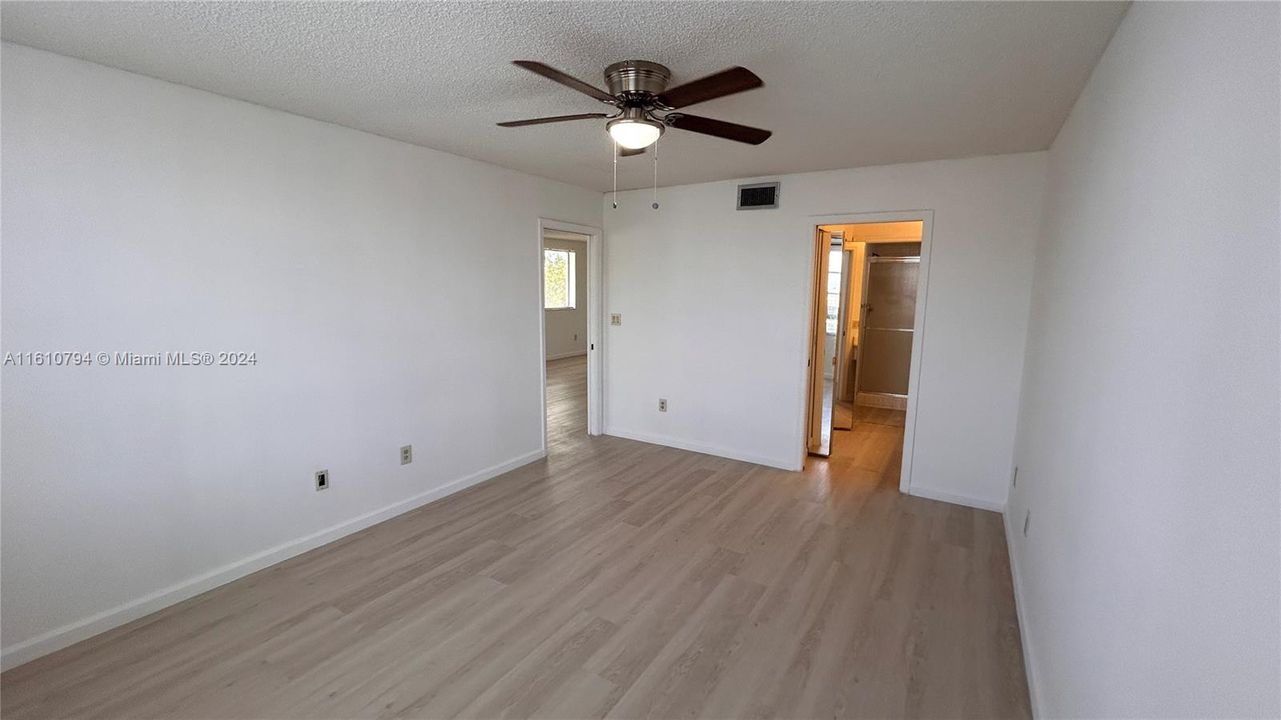 For Rent: $2,300 (2 beds, 2 baths, 1294 Square Feet)