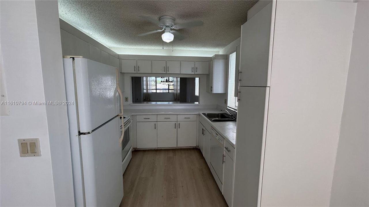 For Rent: $2,300 (2 beds, 2 baths, 1294 Square Feet)